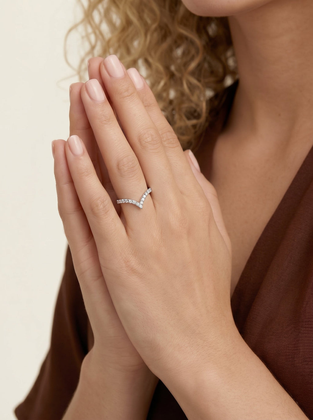 Lab Grown Diamond Curved Marquise & Round Cut V-Shaped Contour Band