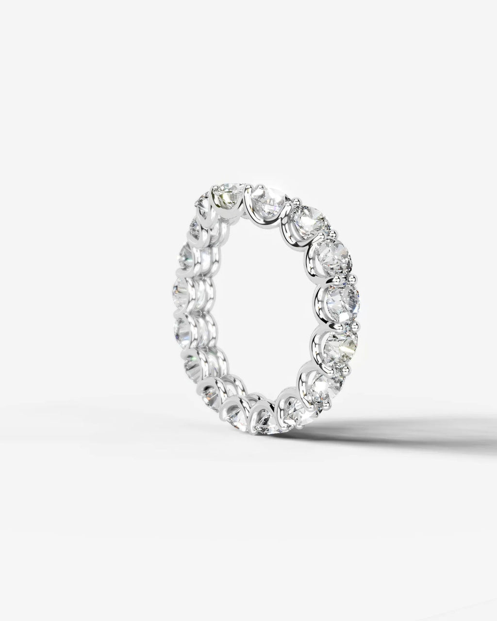 Lab Grown Diamond Graduated Round Cut Curved Band Ring