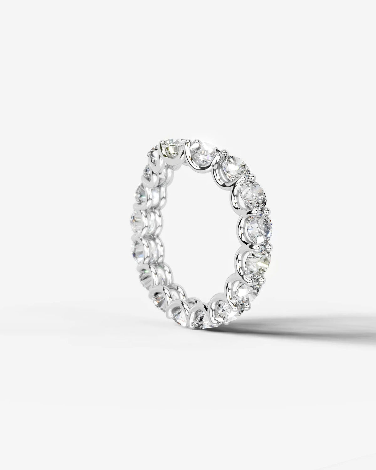 Lab Grown Diamond Graduated Round Cut Curved Band Ring